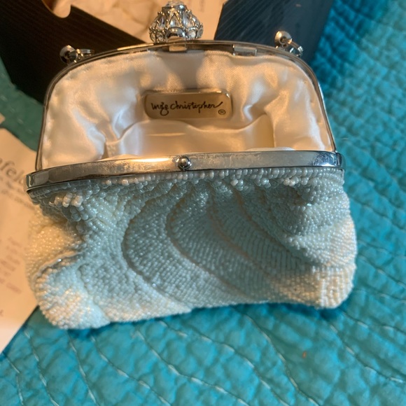 Beautiful pearl handbag from Kleinfield’s of New York. Pristine condition. - Picture 4 of 5